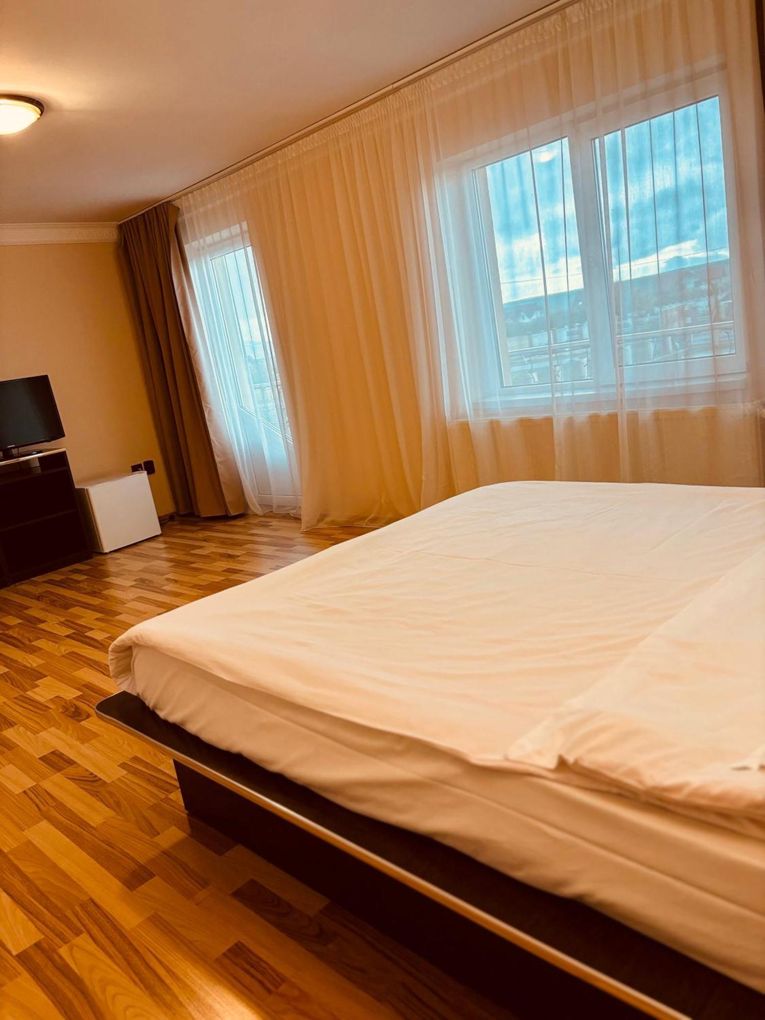 Complex Daniel'S Hotel โอเริชติเย ภายนอก รูปภาพ